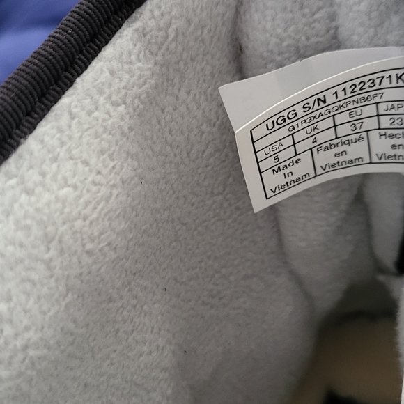 Girls UGG Black Boots Size 5 - Picture 2 of 2